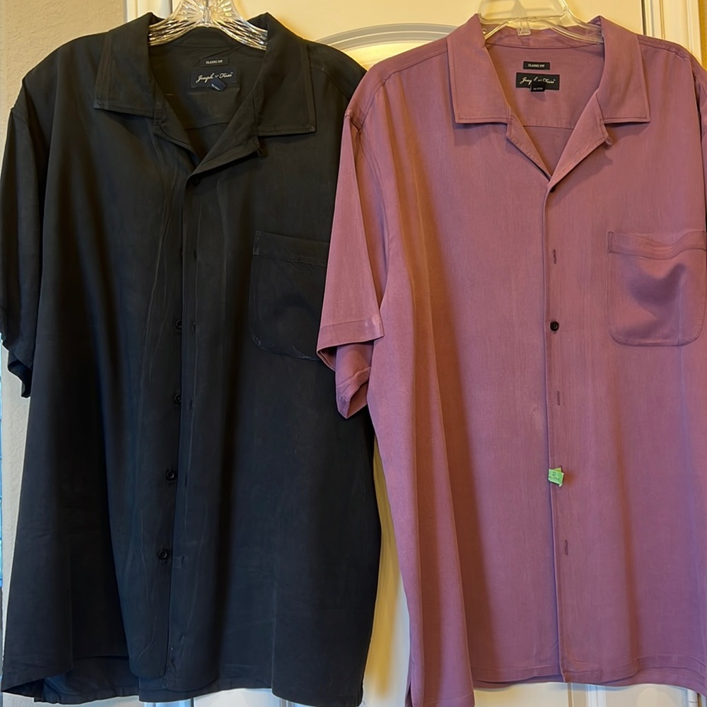 Set of 2 short sleeve men shirt in very good conditions. Both size XXL